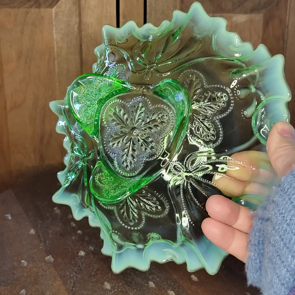 Antuque Green Glass Bowl - Picture 5 of 13